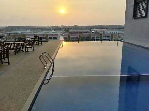 D Hotel Seri Iskandar Esterno foto