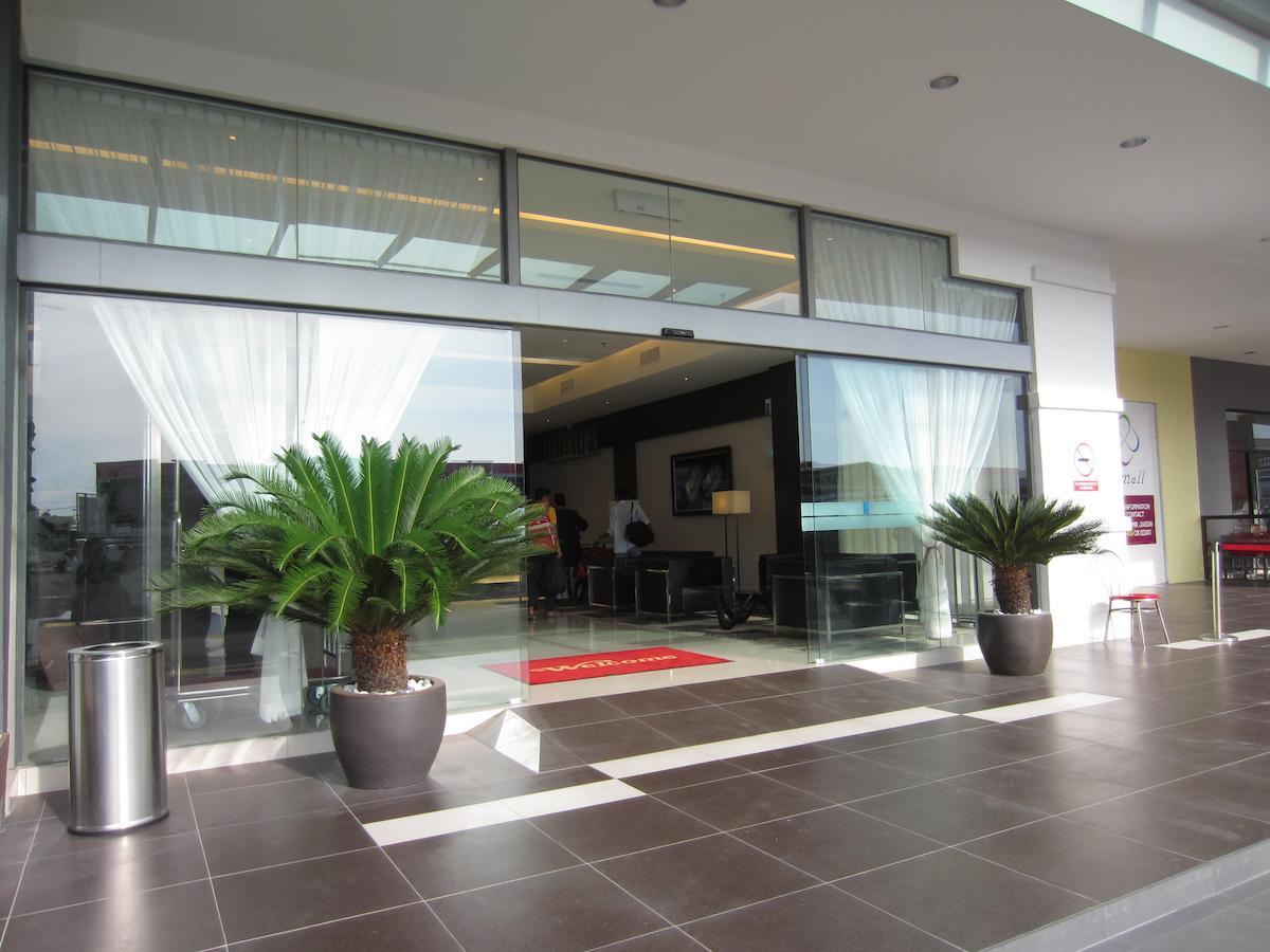 D Hotel Seri Iskandar Esterno foto